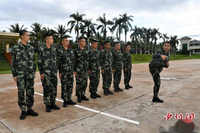 21岁小伙二次入伍 海南续写军旅"情缘"