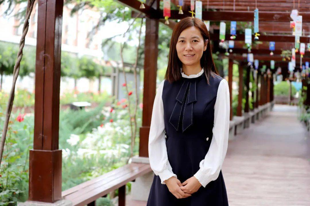 从教二十三年来,李老师全面改进教师教学方式,提高教师研究能力,她