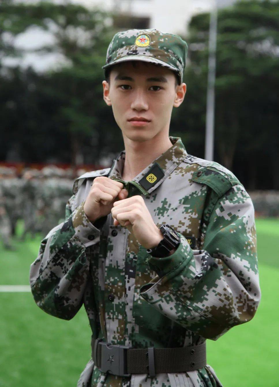 新兵风采2稍息立正敬礼