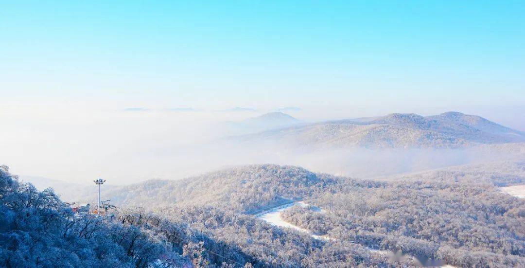 副市长赵显赴庙香山滑雪场实地调研