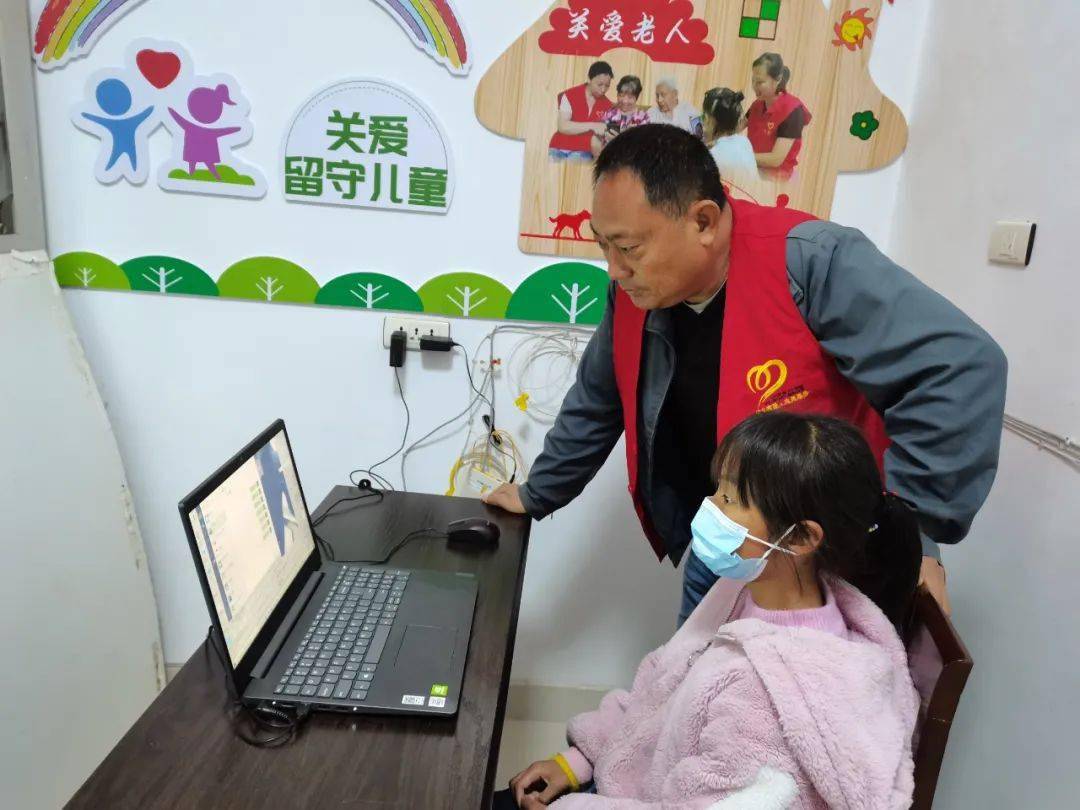 留守老人的现实需求,建设"亲情连线"工作室,搭建留守儿童,留守老人与