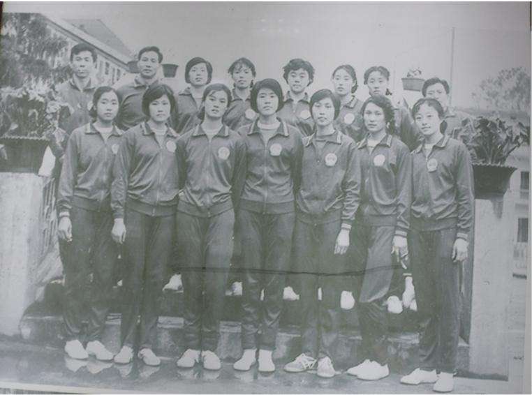 训练|40多年前珍贵照片：女排在湖南郴州进行“魔鬼训练”