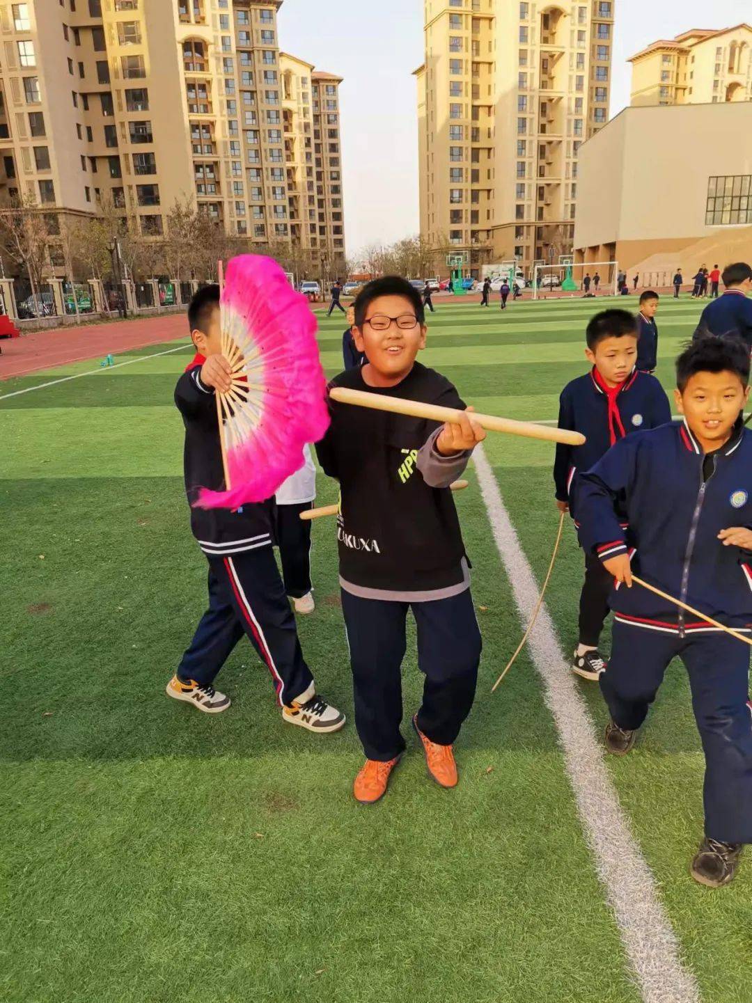 双减我们在行动新源小学绚丽素拓绽放精彩