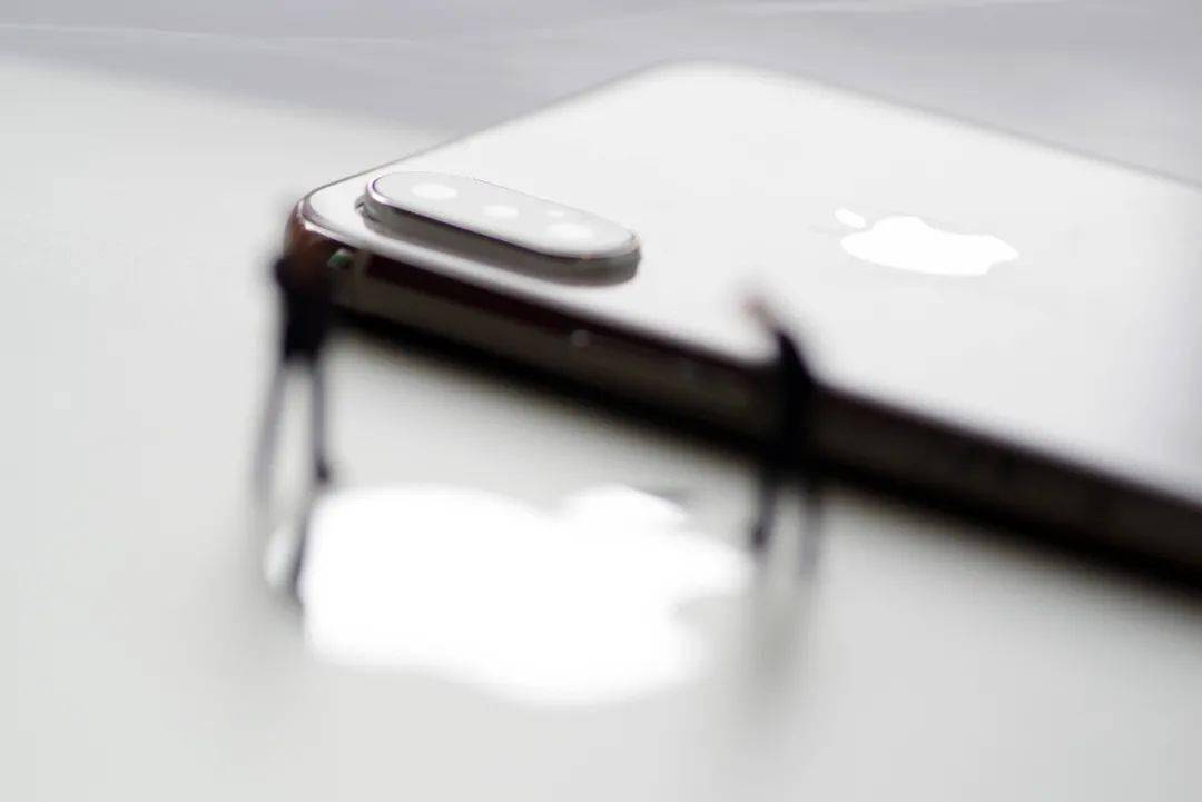 苹果官宣：你可以换iPhone电池了，还可以自己修！网友：修坏了算谁的？