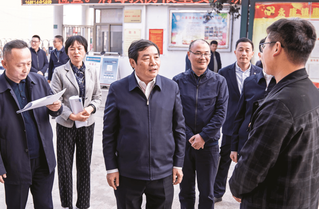 全媒体记者计成军摄11月16日下午,市委书记许继伟赴定远县督导调研村