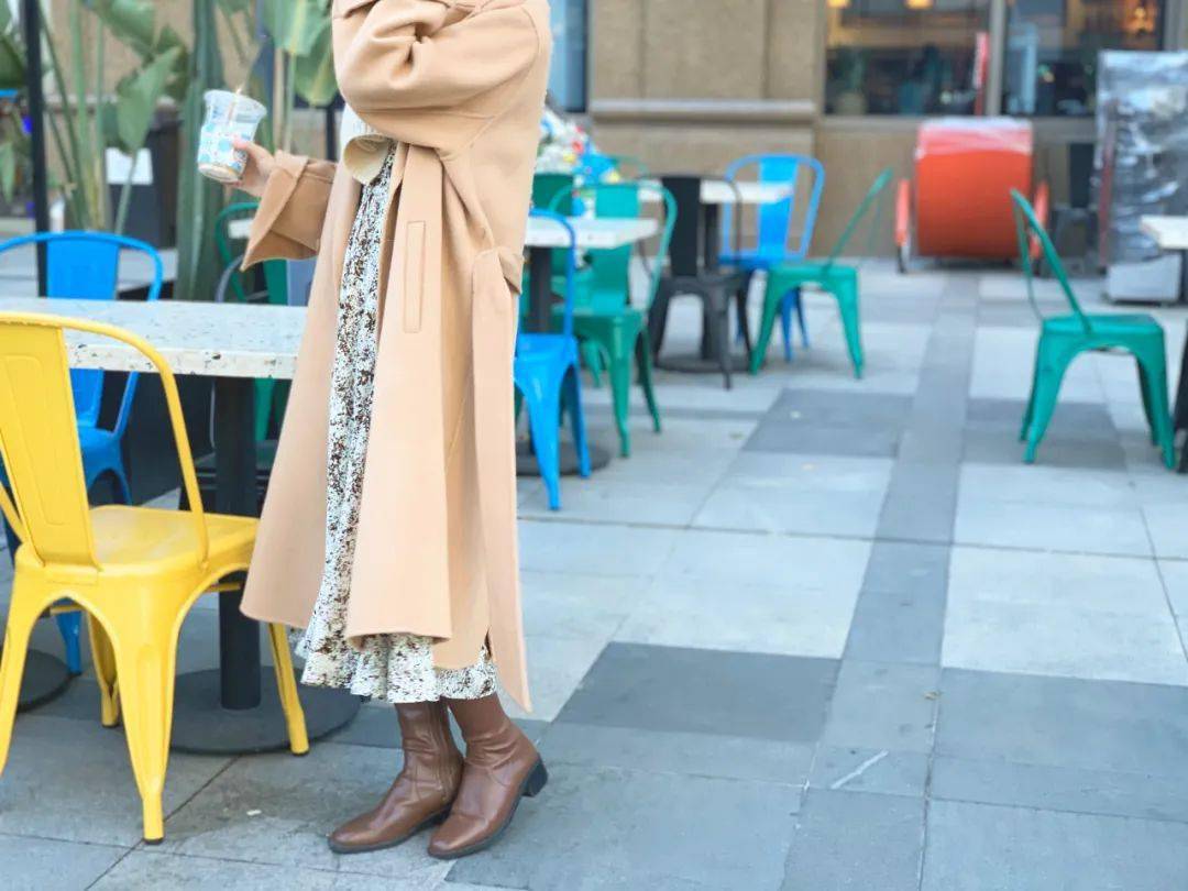 高领衫 长大衣+直筒裤=气质翻倍，这一套谁不说绝！