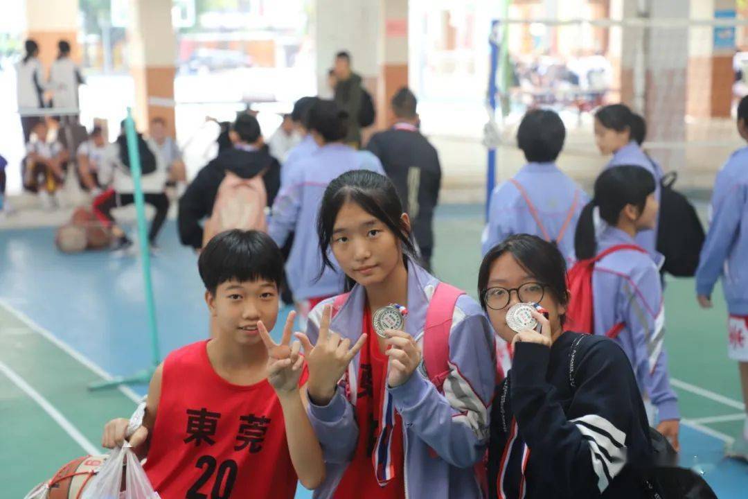 大朗一中荣获东莞市中学生女子篮球赛第二名