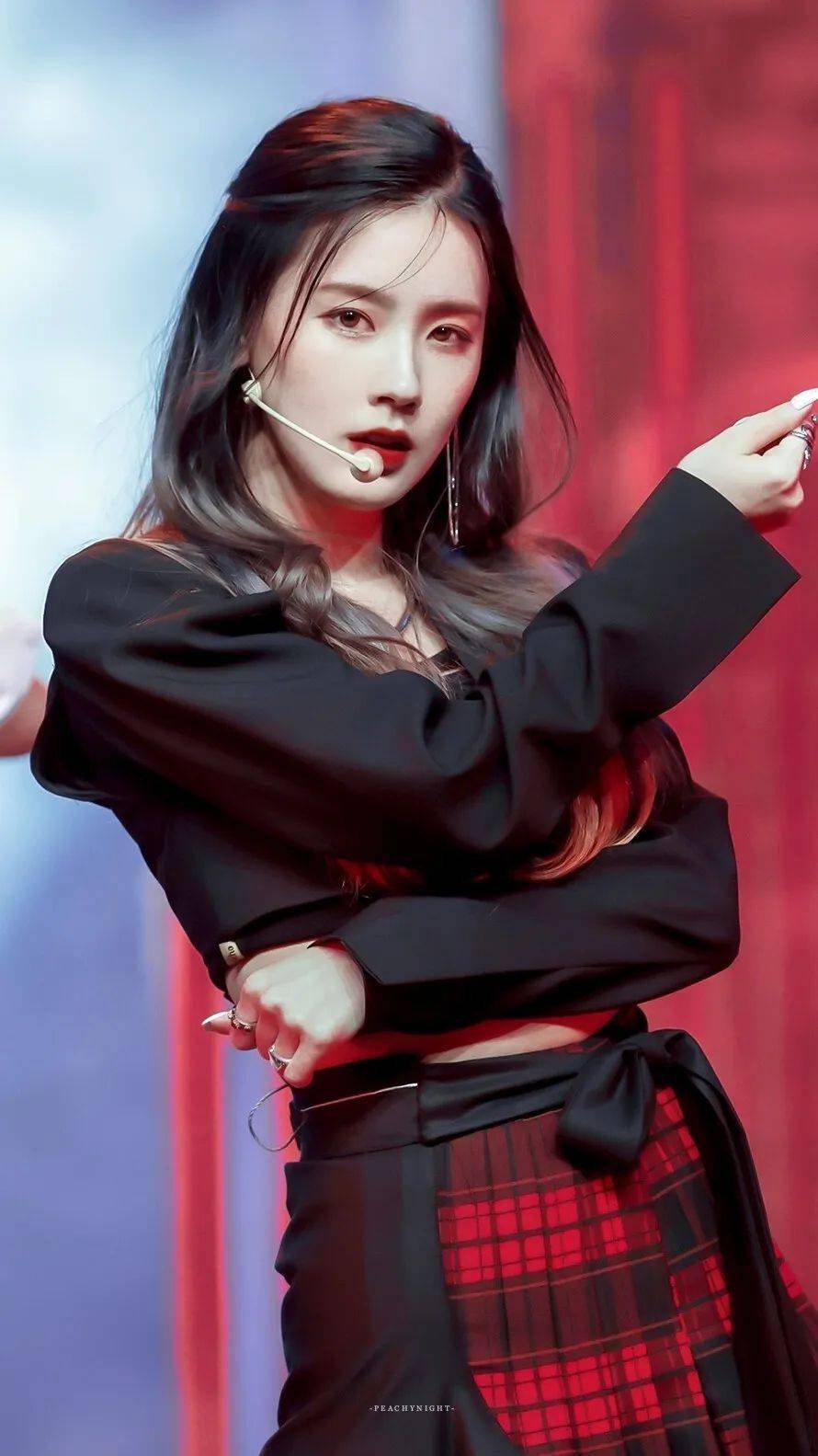 五代女团神颜担当!侧颜美哭_高挺
