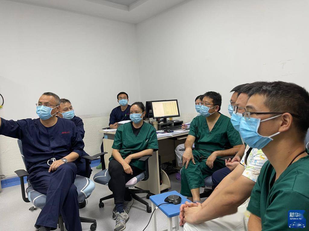 孙斌|一人一策，让治疗更精准、更人性化！青海全力以赴救治新冠肺炎确诊患者