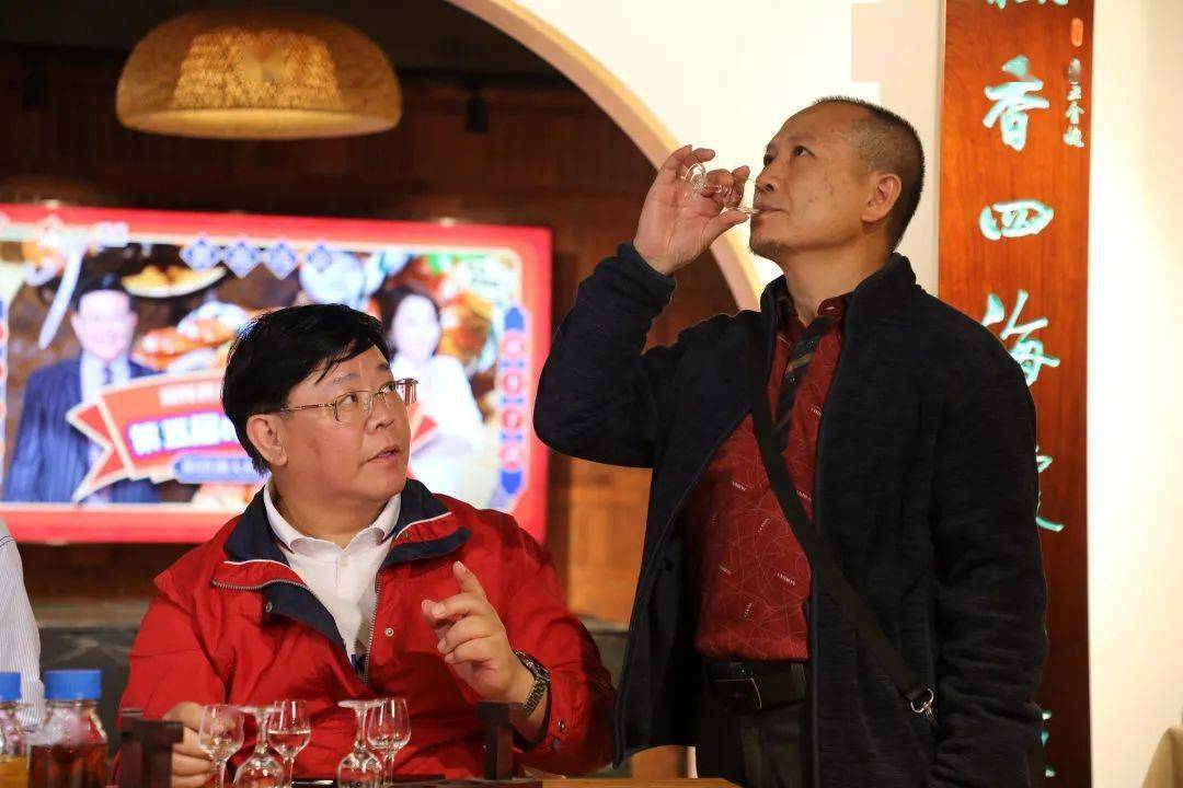 这场初冬的鲜美约会郑达李嘉已按时赴约