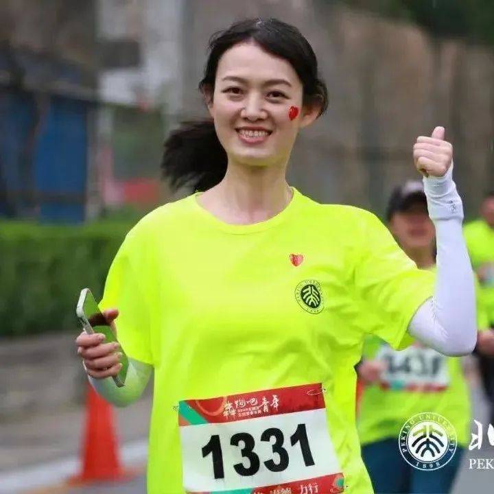 29岁时，她成为北大最年轻的博导_刘颖