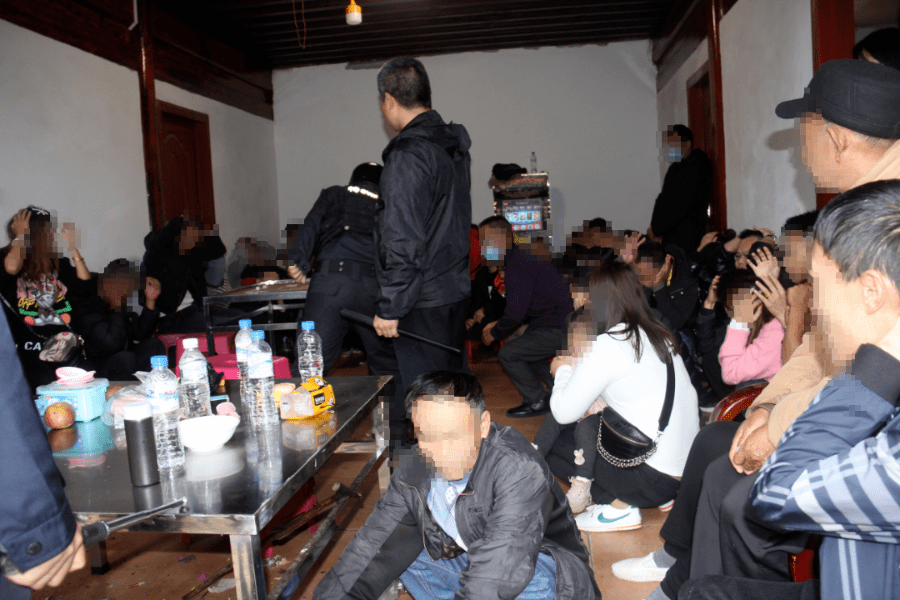石屏警方捣毁一聚众赌博窝点_公安局