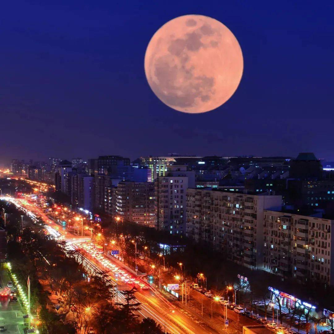 从北美和南美,澳洲以及欧洲(blood moon / red moon)现象,"红月亮"