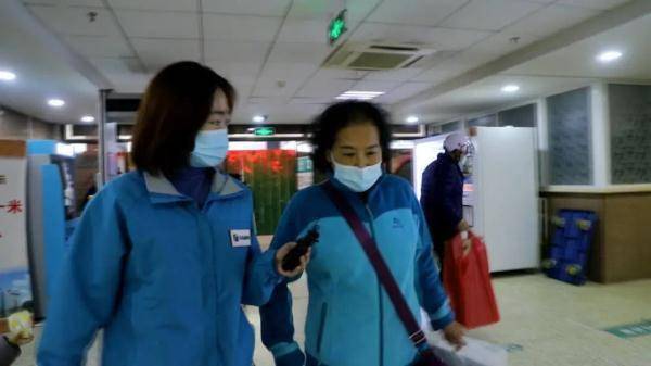 丈夫|痛别！杨文军医生！他一生致力于用最便宜的药方，治好患者的病