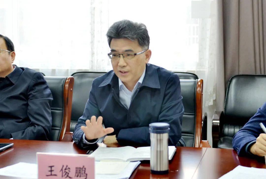 王俊鹏副局长充分肯定了学校的创新实践,并提出了进一步提升品质的