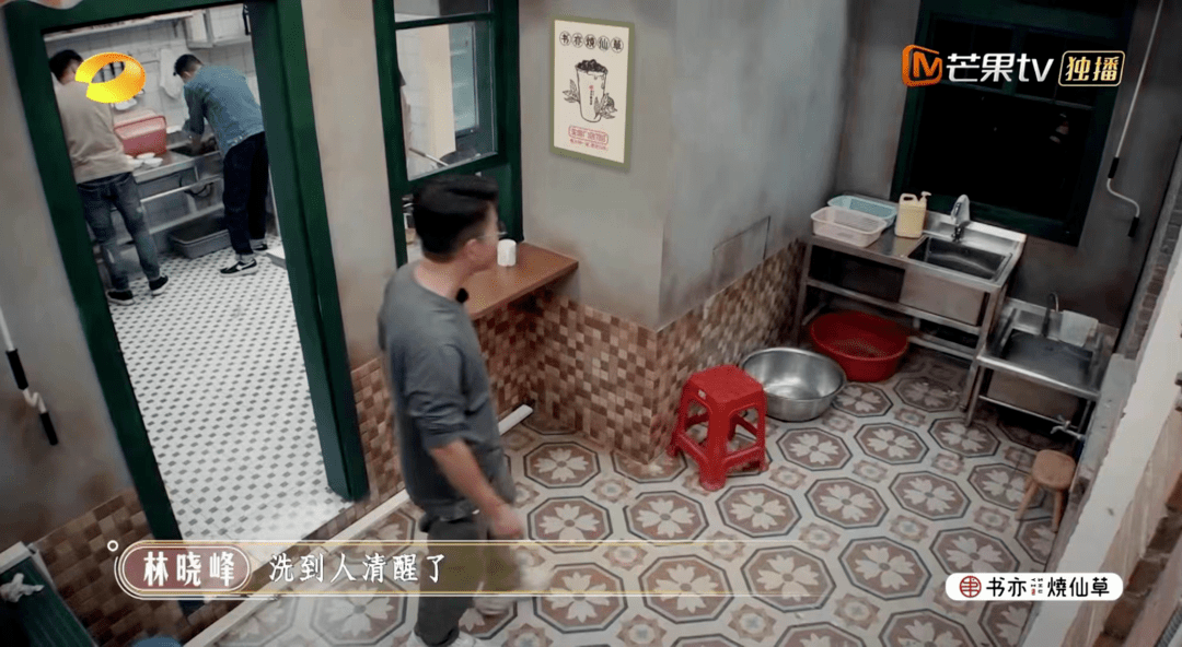 湾区|《大湾仔的夜》开播遭全网吐槽！三菜一汤卖1600元？吓死广州人！