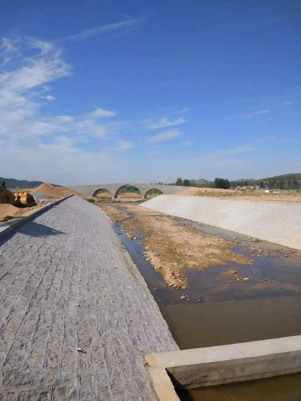 莒南县石泉湖水库增容工程通过竣工验收