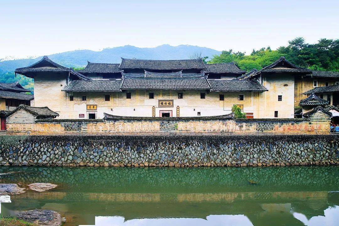 福建土楼(永定景区,包括"三群两楼"即初溪土楼群的集庆楼,庚庆楼,绳