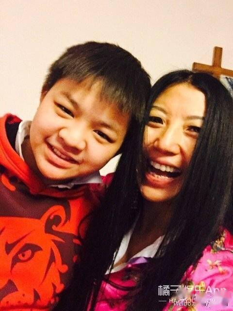 八卦爆料|还记得金星领养的三个孩子吗？他们已经长这么大了！