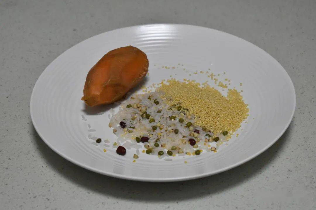 生活|廣東兩口子的早餐，有干有稀還有炒菜，實惠吃著舒服，生活有滋味