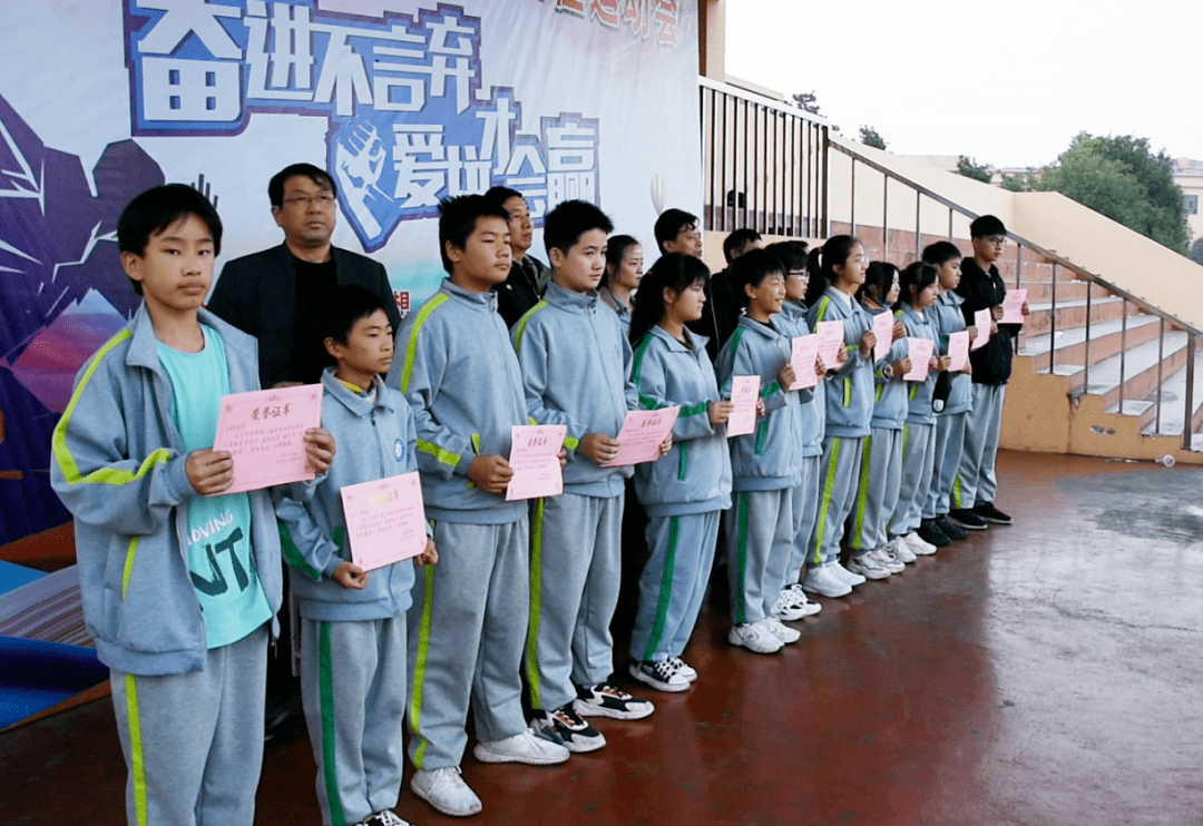 无为四中第八届田径运动会现场来袭