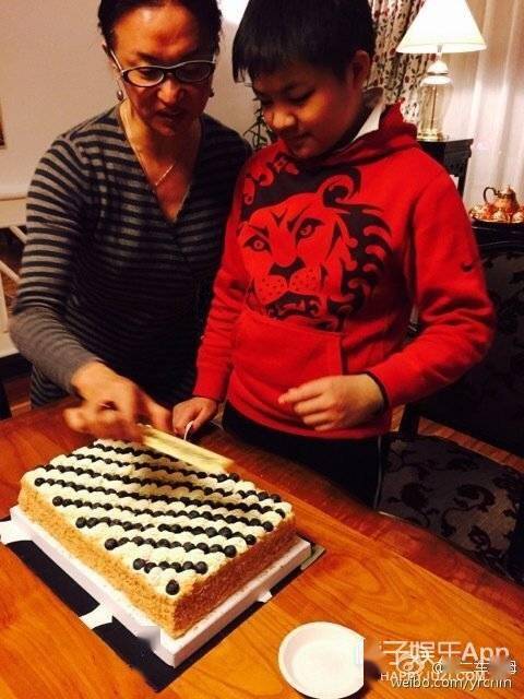 八卦爆料|还记得金星领养的三个孩子吗？他们已经长这么大了！