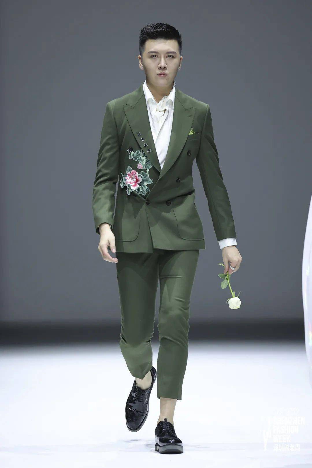 荧光 2022春夏四大流行趋势,潮男们请入座