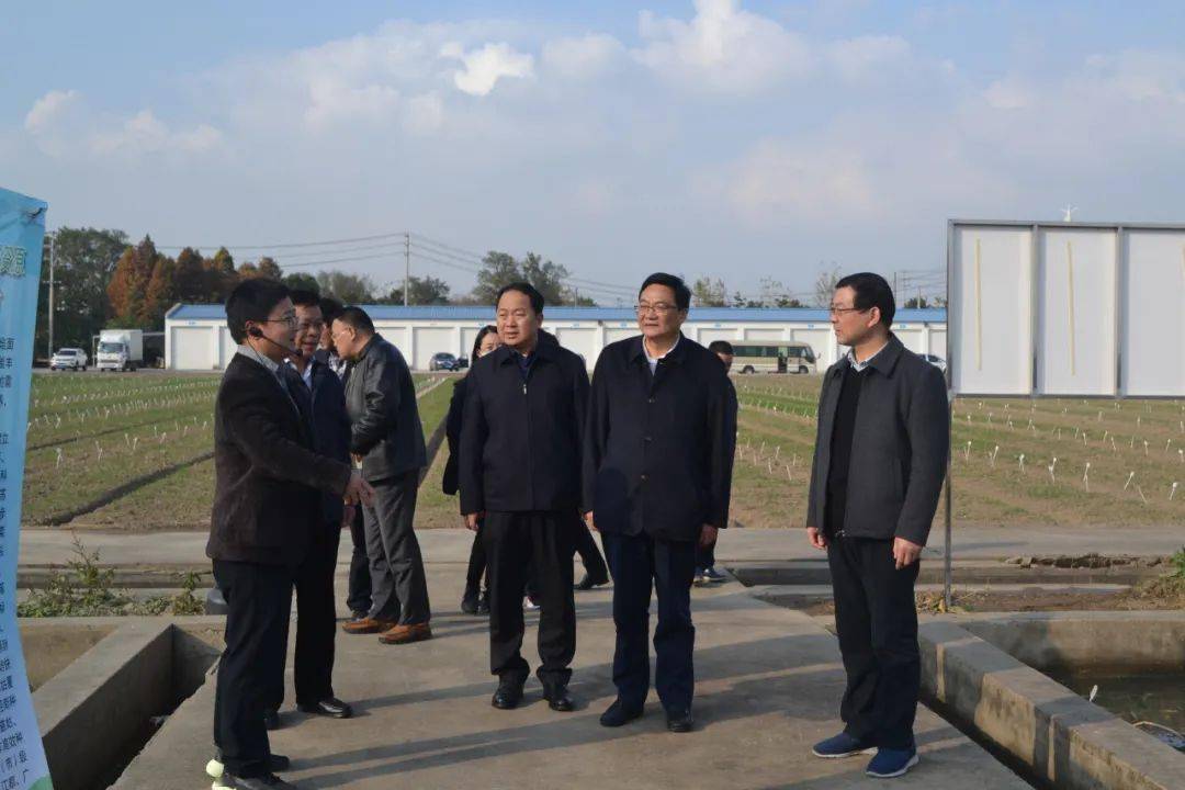 蒋爱祥调研农业种质资源保护利用和长江流域重点水域退捕禁捕情况