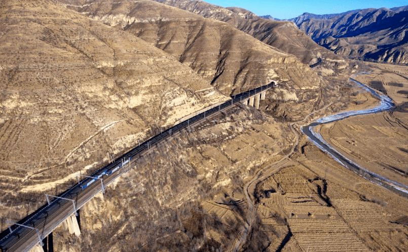 百年瞬间:大秦铁路全线通车