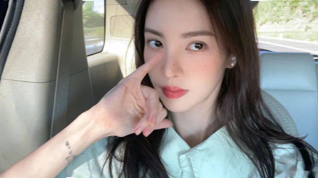 面的女明星们亲身力证“腮红是妆的灵魂”！