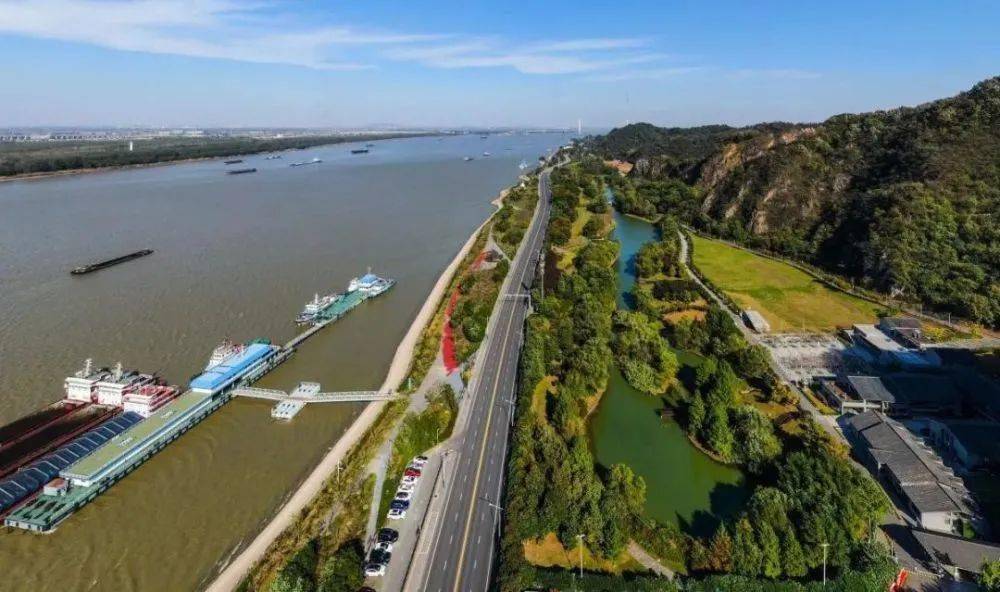 从靠江吃江,过度索取展现南京作为江苏唯一跨江布局的城市从岸线修复