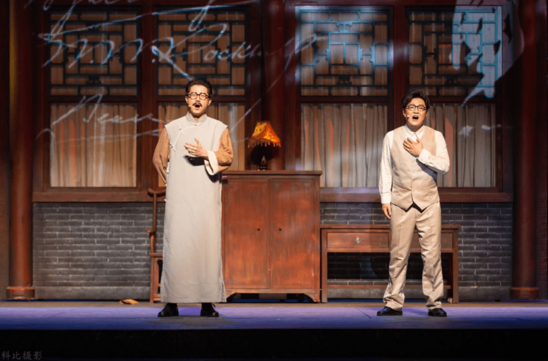 同时调阅了大量的历史文献和研究瞿秋白革命一生的专家学者