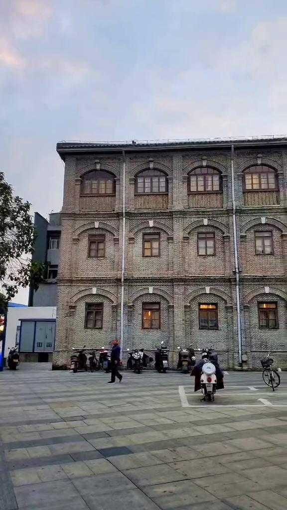 安庆人民路步行街改造之后越来越没人气了以前这条街有多热闹啊来安庆