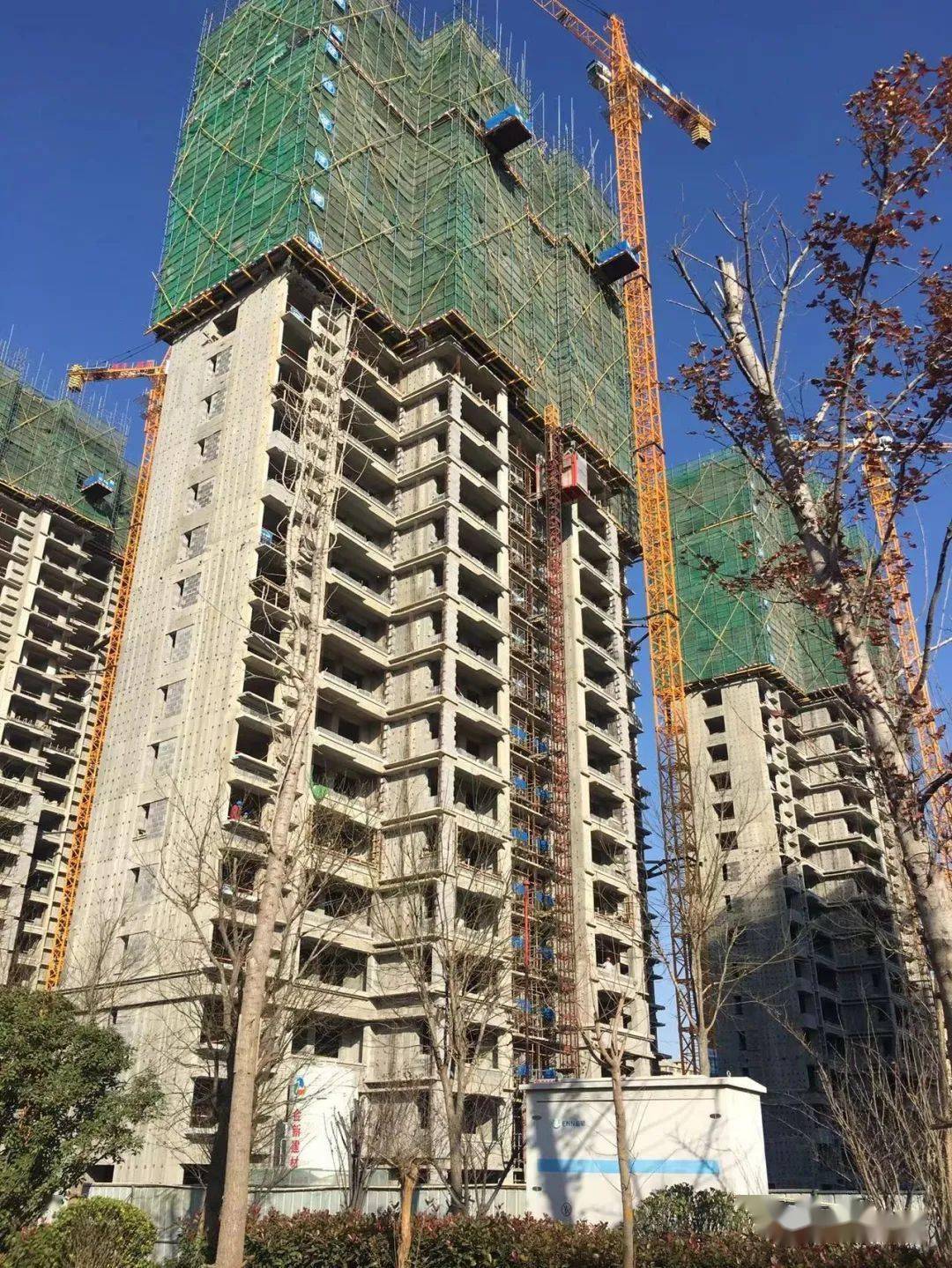 孟达桂馨苑9#喜封金顶 1#,2#楼全面开工