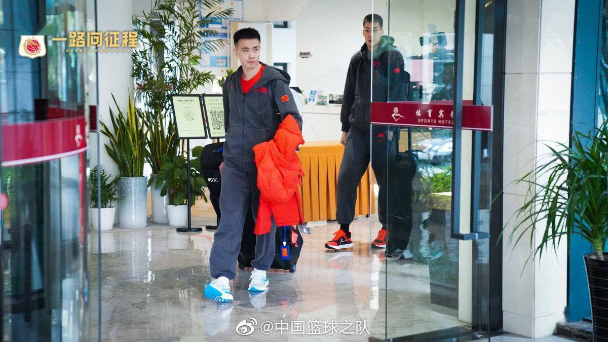 周琦|中国男篮前往日本备战世预赛，周琦澳大利亚出发与球队会合