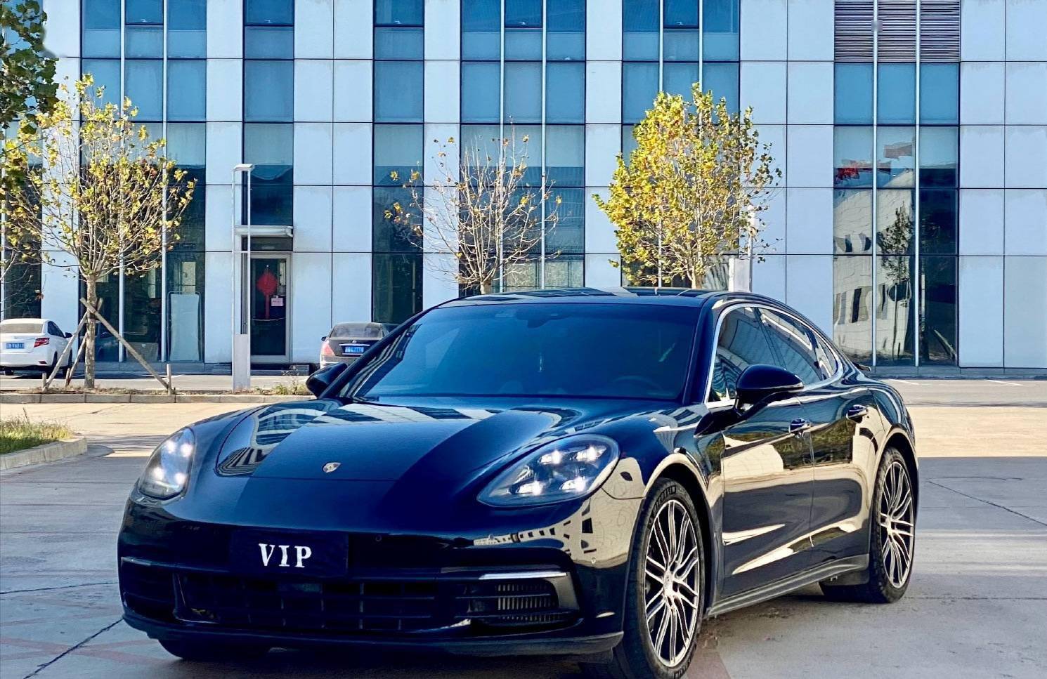 帕拉梅拉gt:4.0t引擎 轿跑造型,j加速4.6秒,实车真帅气