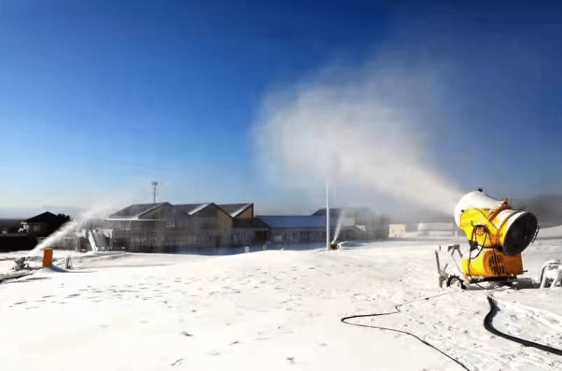 李瑶|石京龙滑雪场启动人工造雪，本周六开板