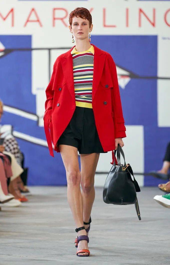 色调 2022春夏女装流行色T台分析