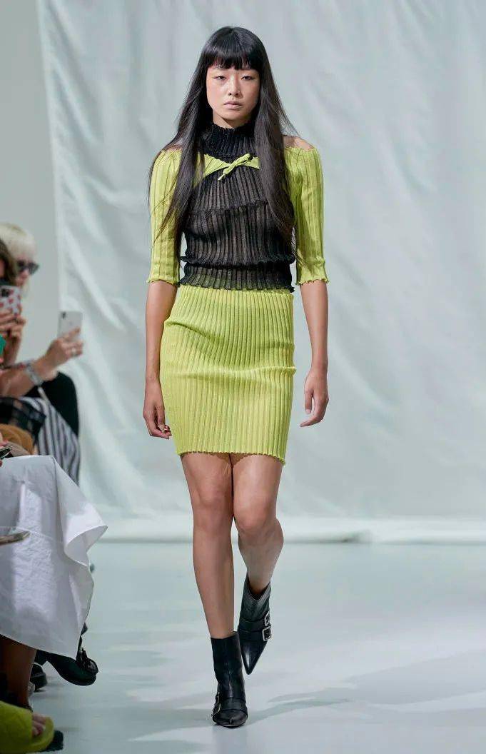 色调 2022春夏女装流行色T台分析