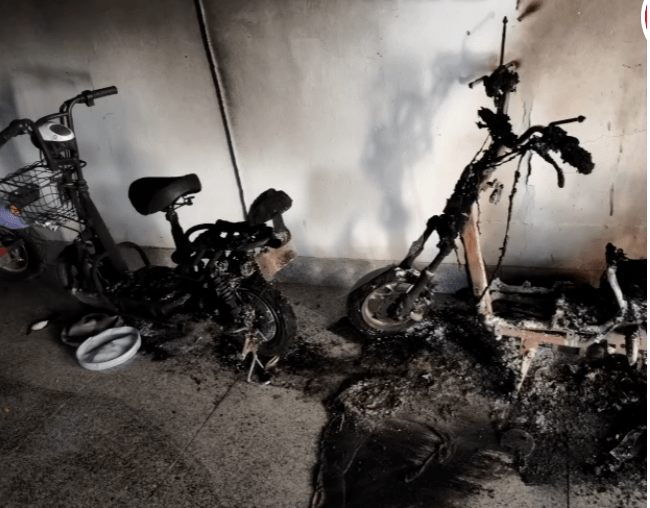 昨晚招远一居民楼内电动车自燃!