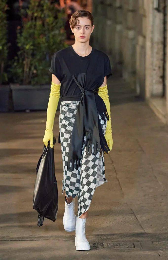 色调 2022春夏女装流行色T台分析