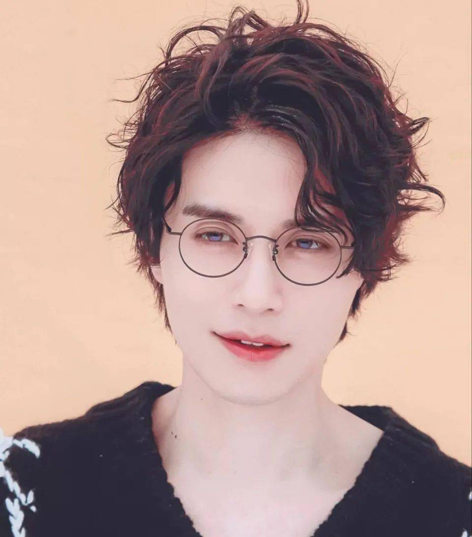 有种整容叫罗云熙烫卷发本以为会很丑结果全网沦陷