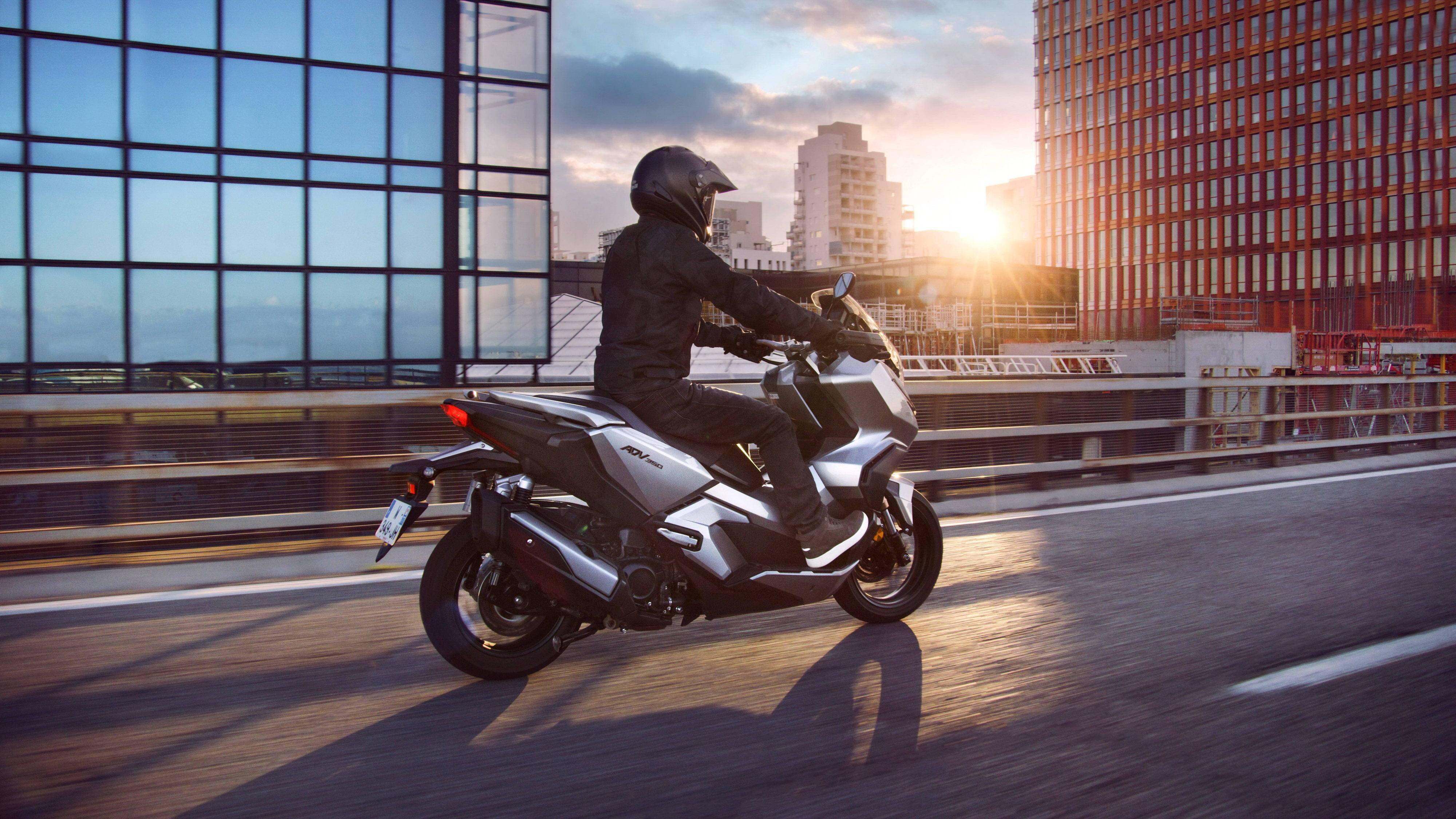 honda 全新跨界踏板 adv350 户外特写