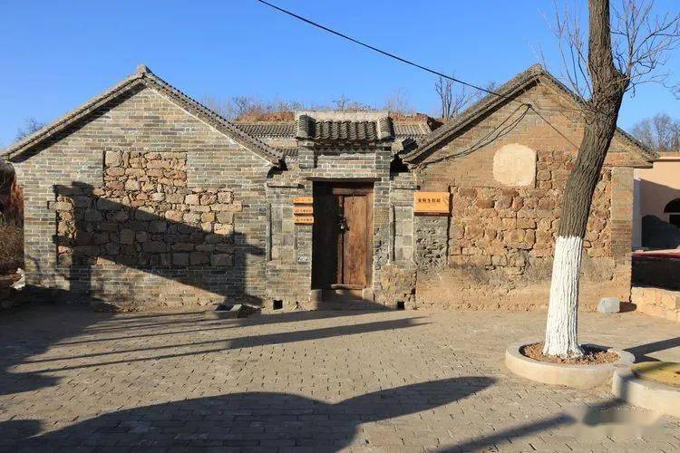 安特生旧居仰韶村北依韶山,东,西,南三面环水,放眼望去,沟谷相连,峰峦