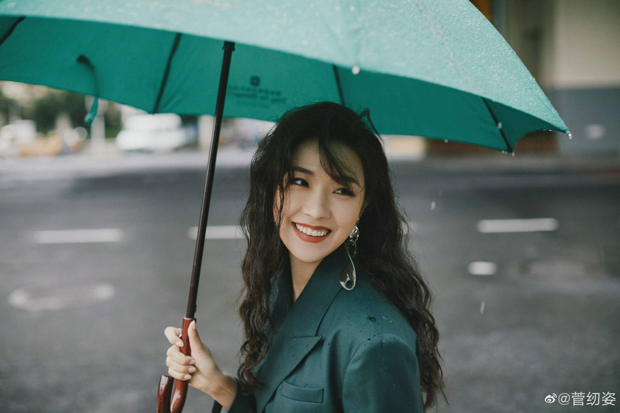 菅纫姿冲着杨紫接女心理师# 两位美女在现实中就是很长时间的朋友了