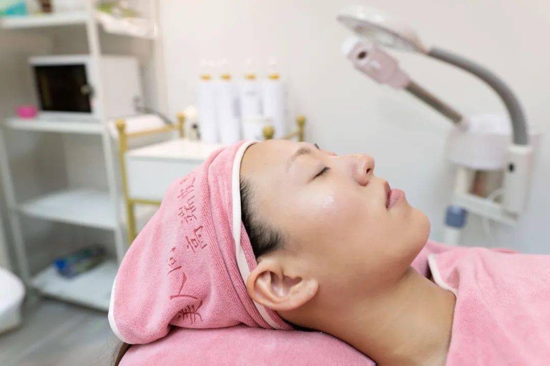 面部项目之外,店里美人阁还有无烟 艾灸,精油开背项目!