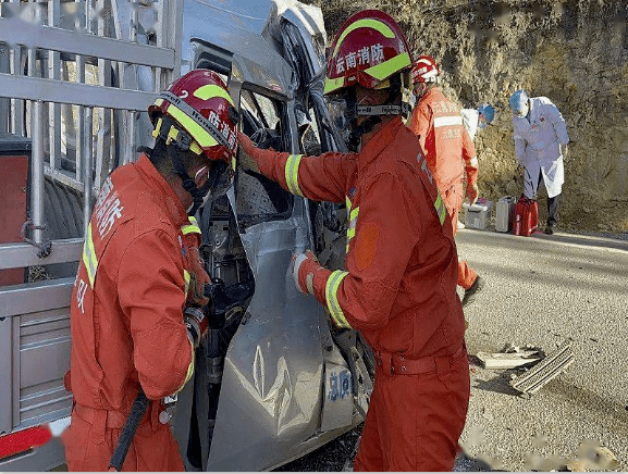一天内,鹤庆县发生两起车祸!