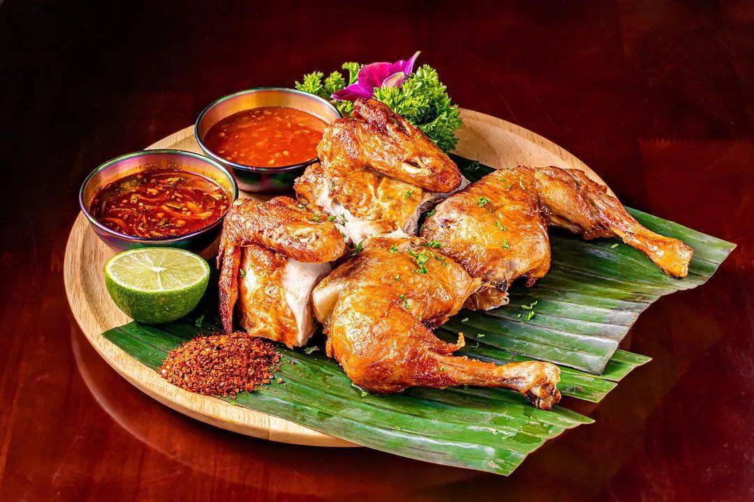 泰式柠檬蒸鲈鱼 1份 178元★ 腰果鸡块 1份 68元★ 泰式香茅烤鸡 1份