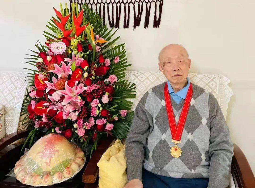 "山中难寻千年树,世上难得百岁人",2021年11月20日是海关总署离休干部