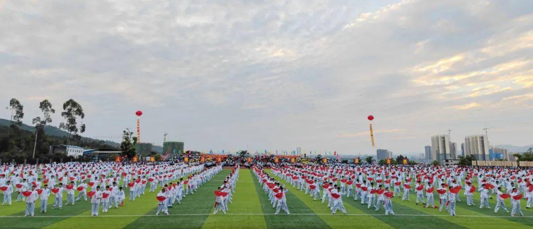 上思中学举行田径运动场启用仪式暨冬季校运会开幕式